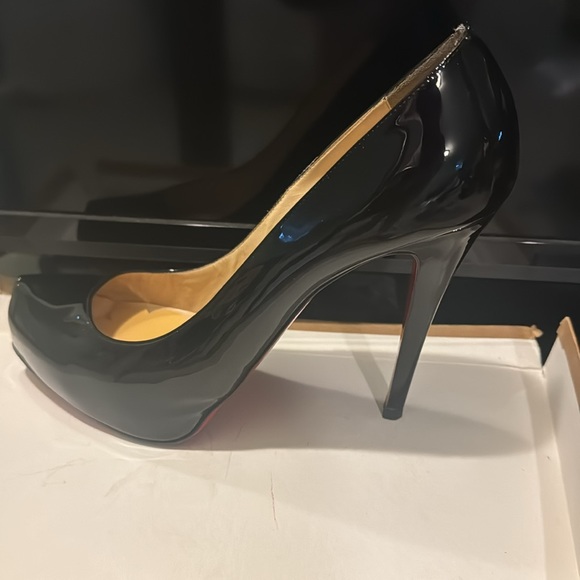 COPY - Size 42 fits more like a 10 rather than an 11. Comes with box & shoe bags - Picture 5 of 11